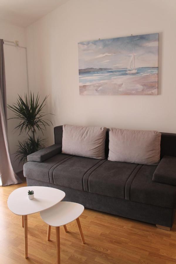 Apartment Loly Medulin Exterior photo