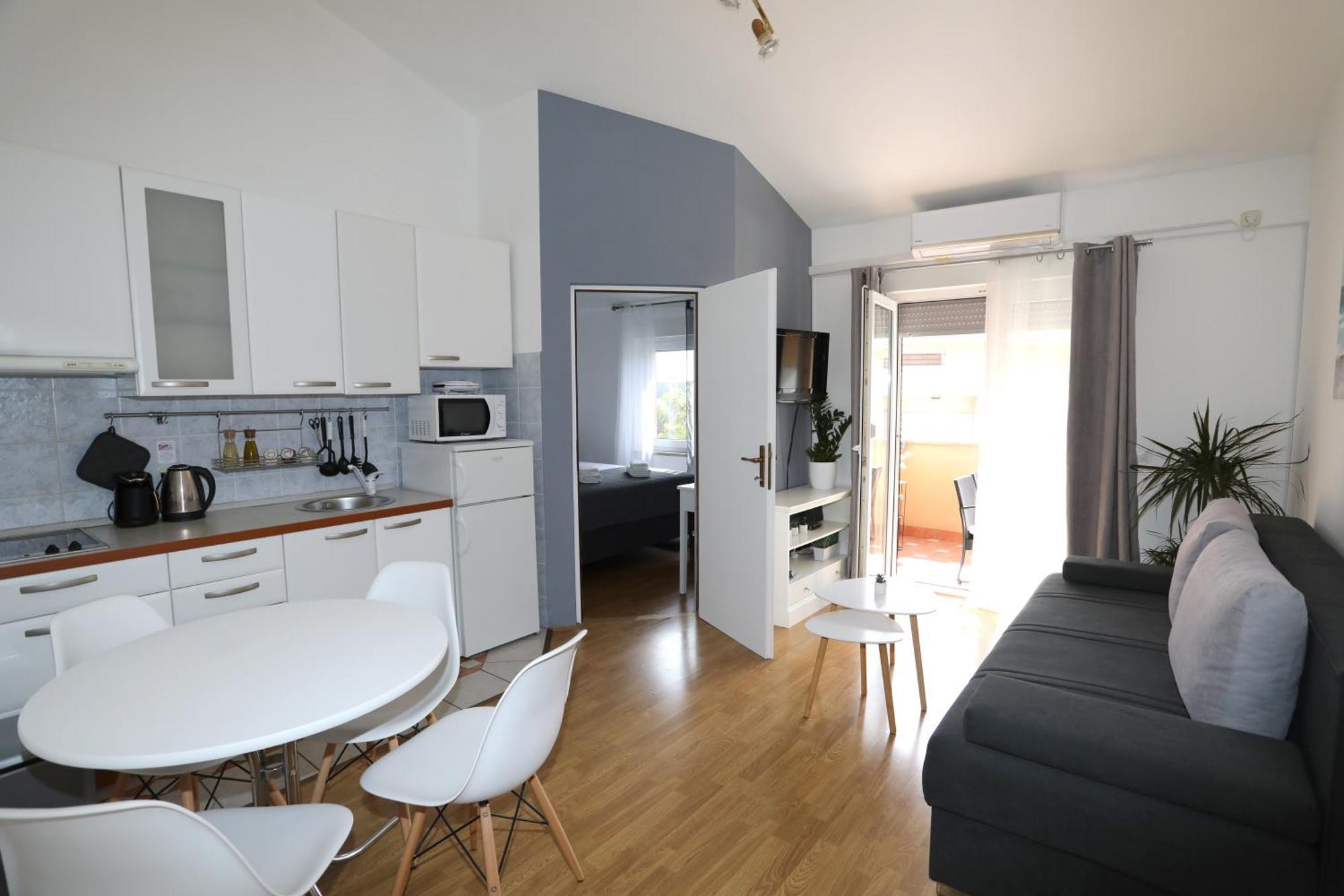 Apartment Loly Medulin Exterior photo