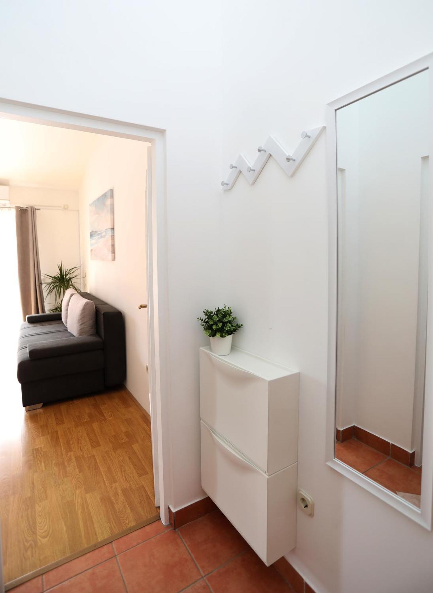 Apartment Loly Medulin Exterior photo