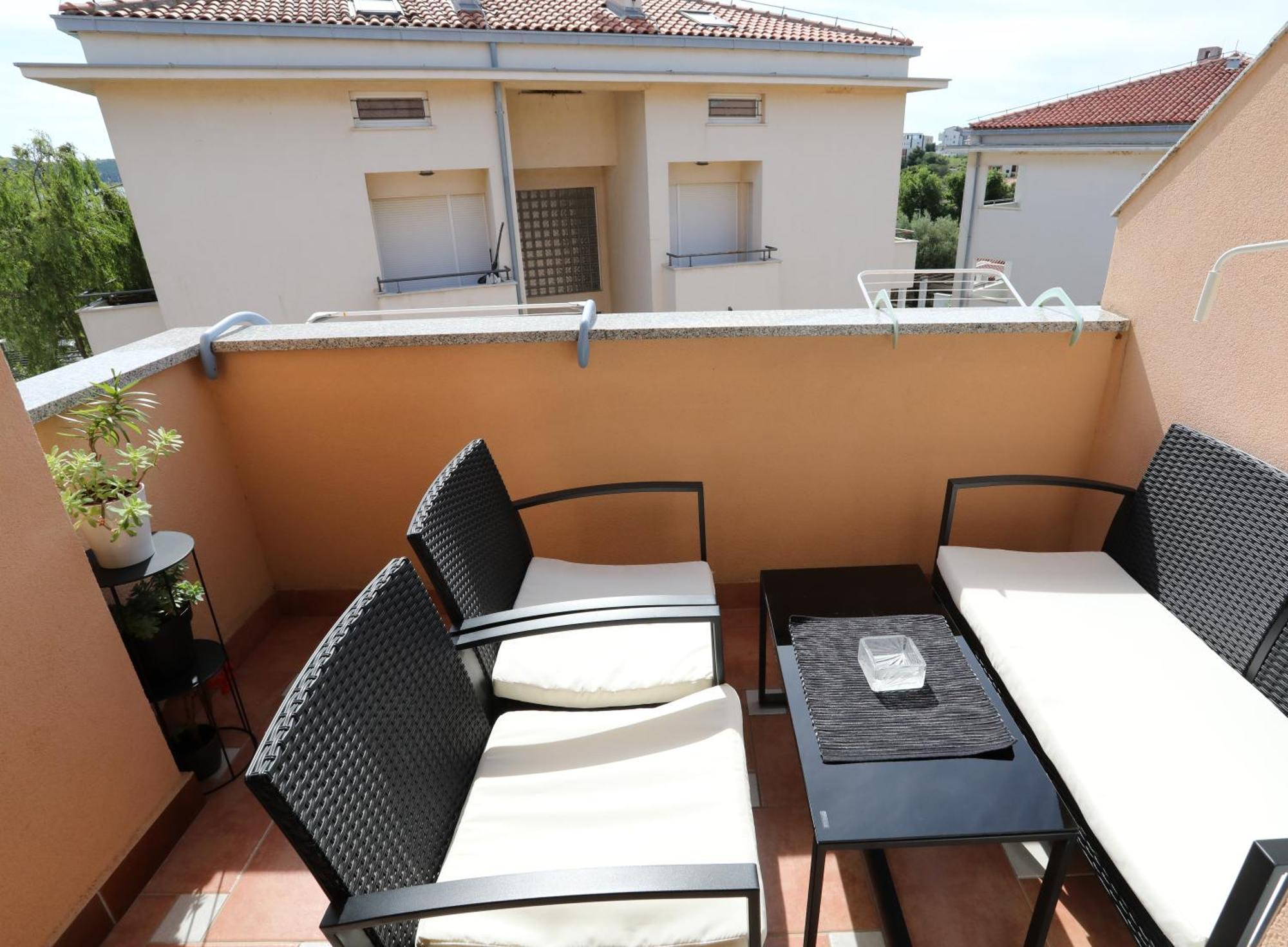 Apartment Loly Medulin Exterior photo